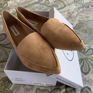 BRAND NEW IN BOX - Steve Madden Feather Loafer
